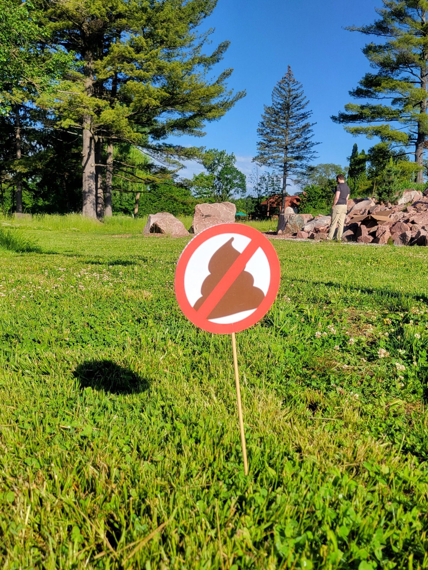 No Pooping sign for yards and gardens. 6" diameter, 12" dowel